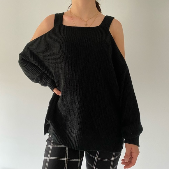 Black knit cut out top from cotton candy LA - Picture 1 of 2